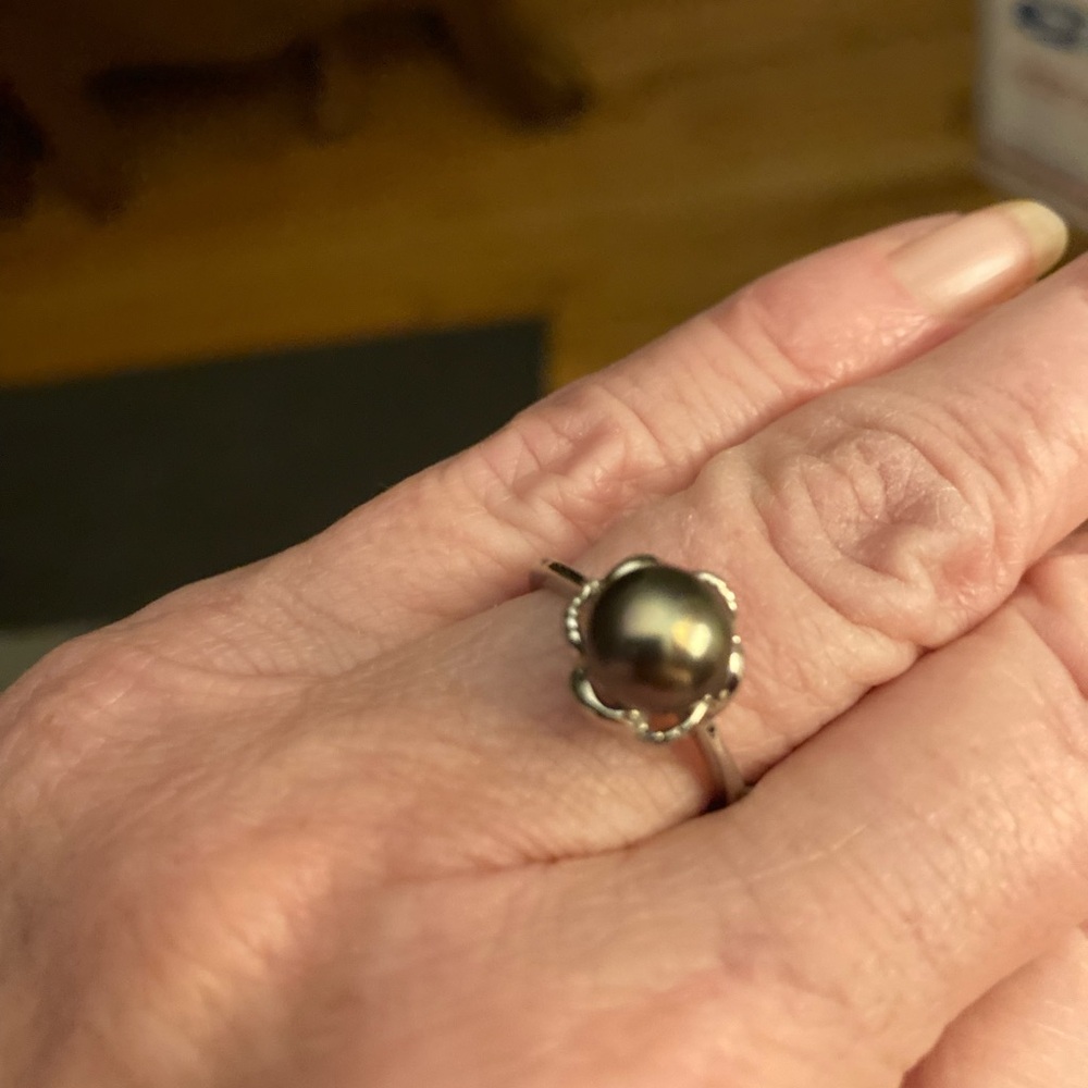 925 unique Silver and Black/ Brown Pearl  ring. Size 5.5